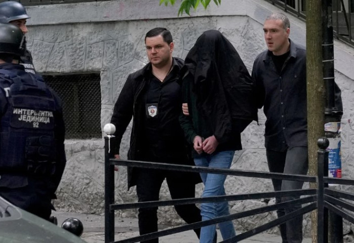 Сербид 13 настай хүү ангийнхаа 8 хүүхдийг буудан хөнөөжээ