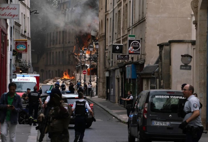 Парисын төвд хий дэлбэрсний улмаас олон арван хүн шархаджээ