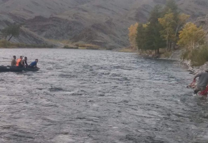 Хараа голыг гатлах гэж байгаад живж амиа алджээ