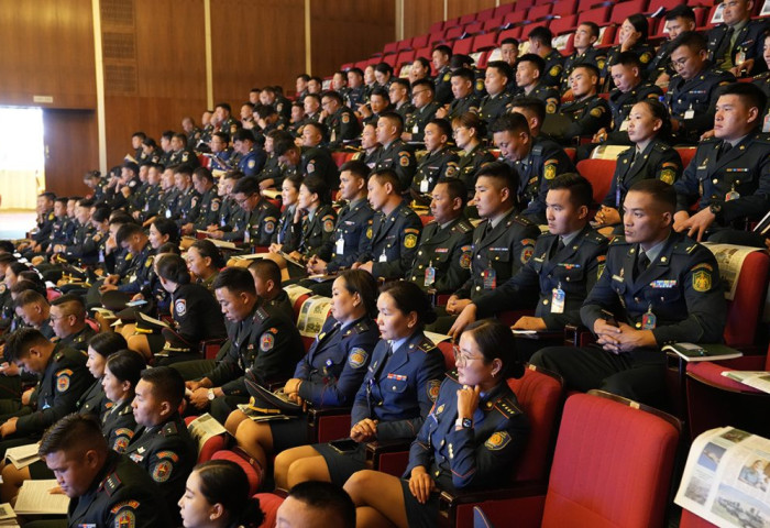 “Залуу офицеруудад тулгамдаж буй асуудал” сэдэвт эрдэм шинжилгээний хурал болж байна