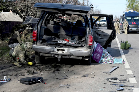 ОХУ-ын дэмжлэгтэй албан тушаалтны автомашинд бөмбөг тавьж устгажээ