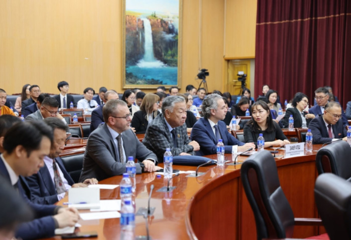 “Монгол Улс дахь олон улс судлалын өнөөгийн байдал, хөгжлийн хандлага” эрдэм шинжилгээний хурал боллоо