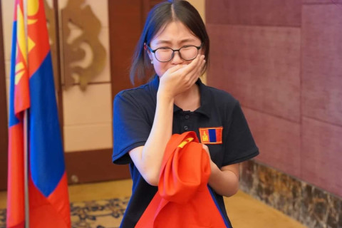 14 настай Монгол охин их мастерын болзол хангажээ