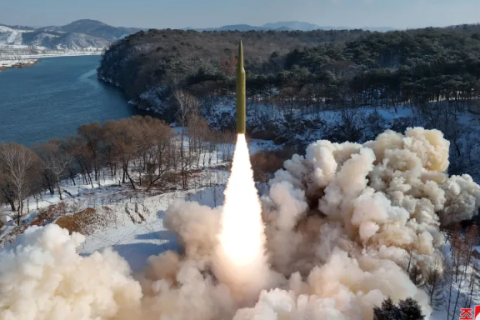Хойд Солонгос хэт авианы цэнэгт хошуутай хатуу түлшт пуужин туршжээ
