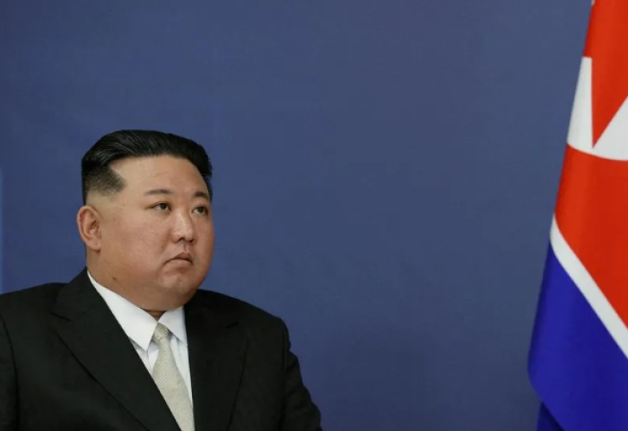 Хойд Солонгосын Үндсэн хуульд өмнөдийг эзлэх, гол дайснаа гэж зарлах гэсэн заалтуудыг нэмнэ