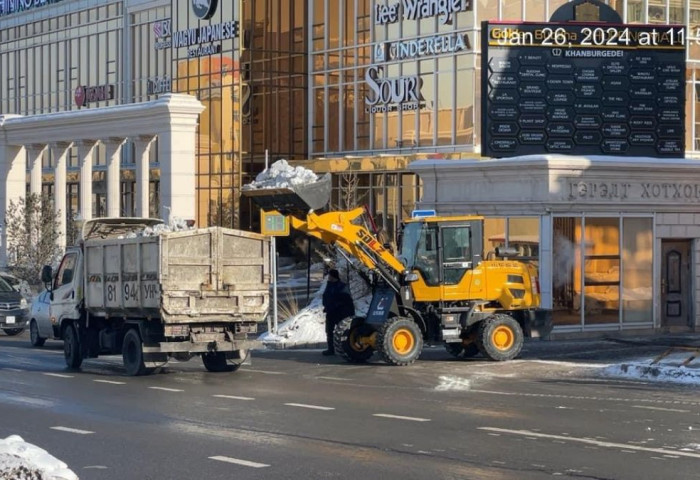 Цэвэрлэгээнээс гарсан 509 тонн хар цасыг ачиж тээвэрлэлээ