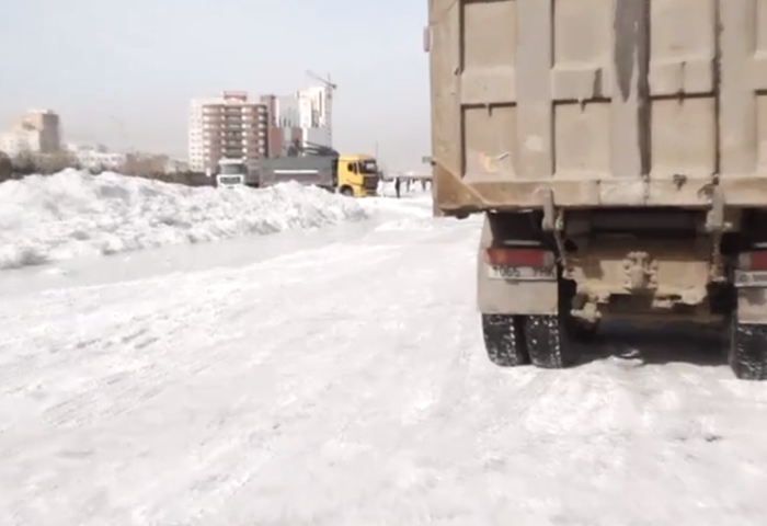 ВИДЕО: Сэлбэ голын мөсийг зөөж эхэллээ