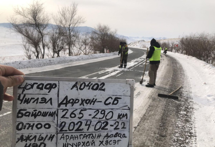 Шуурхай ажлын хэсгүүд авто замын бэлэн байдлыг хангуулан ажиллаж байна