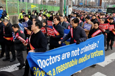 Өмнөд Солонгосын ажлаа хаясан эмч нар ажилдаа орохгүй бол баривчлагдана