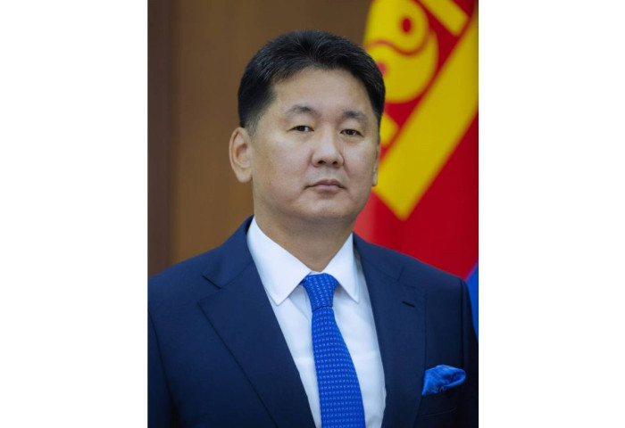 ВИДЕО: Монгол Улсын Ерөнхийлөгч У.Хүрэлсүх төрийн дээд цол, одон, медаль гардуулж байна