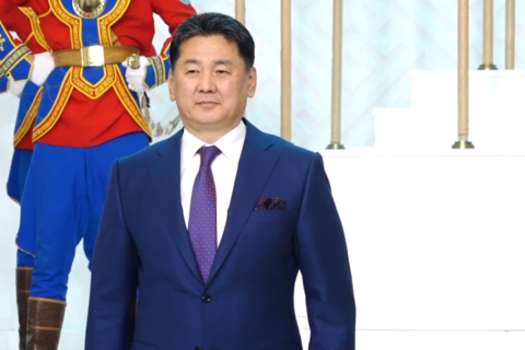 ШУУД: Монгол Улсын Ерөнхийлөгч У.Хүрэлсүх төрийн дээд цол, одон, медаль гардуулж байна
