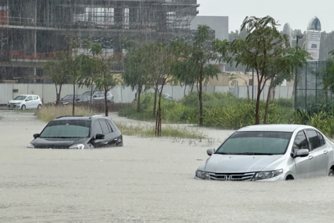 Дубайд нэг жил орсонтой тэнцэх хэмжээний бороо нэг өдөрт оржээ