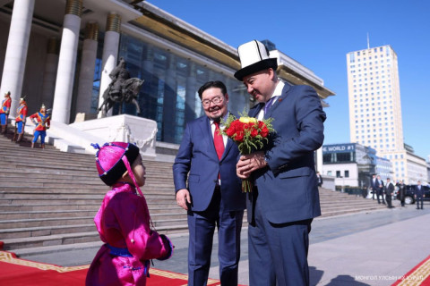 ВИДЕО: Монгол Улсын Их Хурлын дарга Г.Занданшатар Бүгд Найрамдах Киргиз Улсын парламентын дарга Н.Шакиевыг угтан авлаа