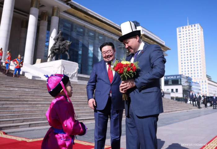 ВИДЕО: Монгол Улсын Их Хурлын дарга Г.Занданшатар Бүгд Найрамдах Киргиз Улсын парламентын дарга Н.Шакиевыг угтан авлаа