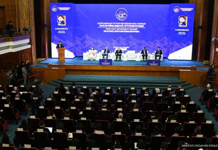 Хоёр дахь удаагийн “Алтай дамнасан тогтвортой байдлын яриа хэлэлцээ” олон улсын чуулга уулзалт эхэллээ