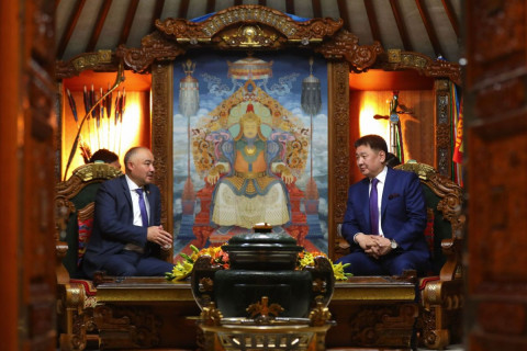 Mонгол Улсын Ерөнхийлөгч У.Хүрэлсүхэд Бүгд Найрамдах Киргиз Улсын Парламентын дарга Нурланбек Шакиев бараалхав