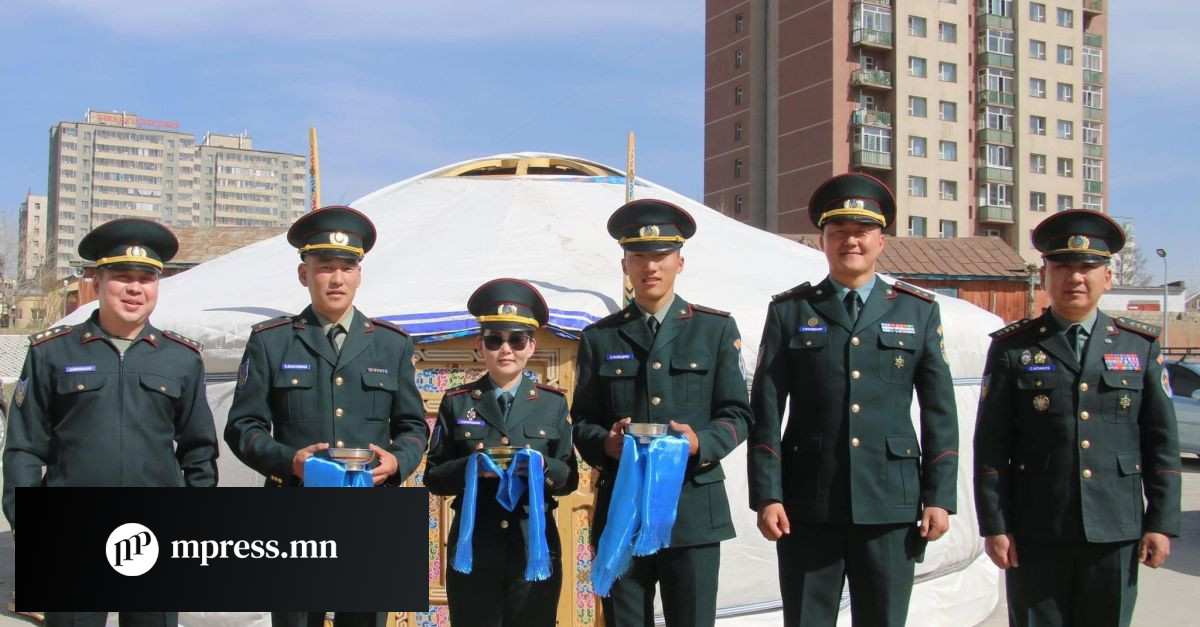 Ахлагч нарт гэр бэлэглэжээ