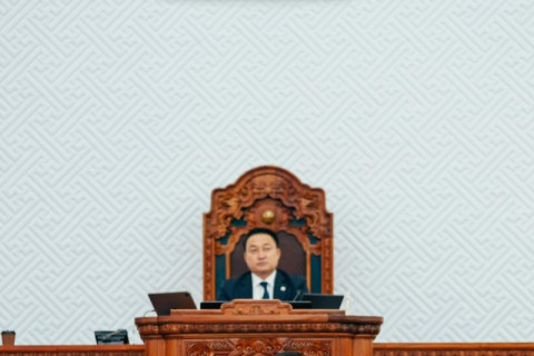 Монгол Улсын Ерөнхий сайдаар Лувсаннамсрайн Оюун-Эрдэнийг улираан сонголоо