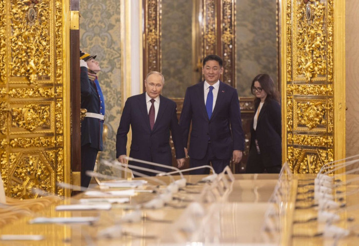 Монгол Улсын Ерөнхийлөгч У.Хүрэлсүх, ОХУ-ын Ерөнхийлөгч В.В.Путин нар албан ёсны уулзалт хийлээ