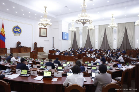 Монгол Улсын 2025 оны төсвийн тодотголын төслүүдийг дөрөв дэх хэлэлцүүлэгт бэлтгүүлэхээр шилжүүллээ