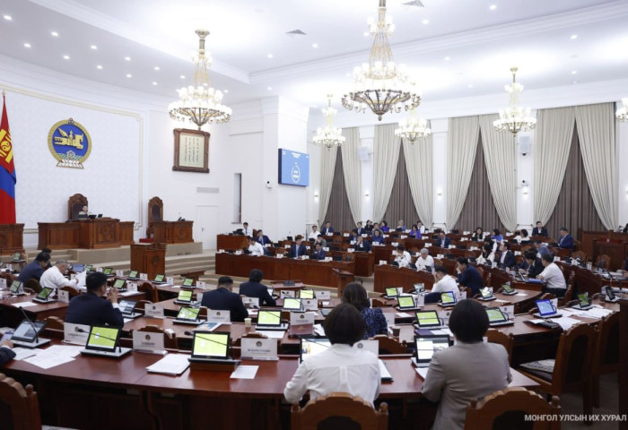 Монгол Улсын 2025 оны төсвийн тодотголын төслүүдийг дөрөв дэх хэлэлцүүлэгт бэлтгүүлэхээр шилжүүллээ