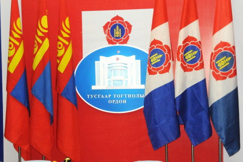 МАН-ын дүрмийн хэсэг буюу хэн МАН-ын дарга болох вэ?