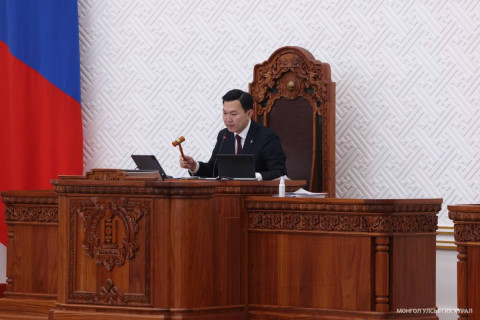 П.Дэлгэрнаранг өөрийнх нь хүсэлтээр Сонгуулийн ерөнхий хорооны дарга, гишүүнээс чөлөөлж, Монголбанкны Ерөнхийлөгчөөр С.Наранцогтыг томилов