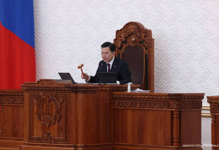 П.Дэлгэрнаранг өөрийнх нь хүсэлтээр Сонгуулийн ерөнхий хорооны дарга, гишүүнээс чөлөөлж, Монголбанкны Ерөнхийлөгчөөр С.Наранцогтыг томилов