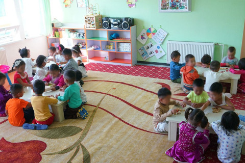 Сургуулийн өмнөх боловсролд 2-5 насны 242,742 хүүхэд бүртгүүлжээ 