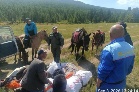 Богд Ууланд самар түүсэн 50 орчим иргэнийг уулнаас буулгажээ