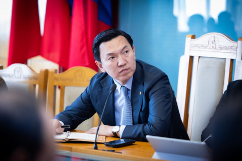 Н.Учрал намынхандаа хатуу үг хэлж, “намаас хөөнө шүү” гэжээ