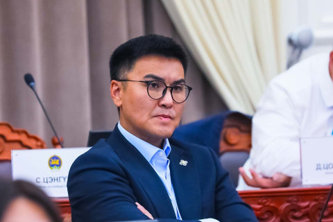 Ч.Лодойсамбуу: Парламентыг тараах сонирхол ил цагаан байгаа
