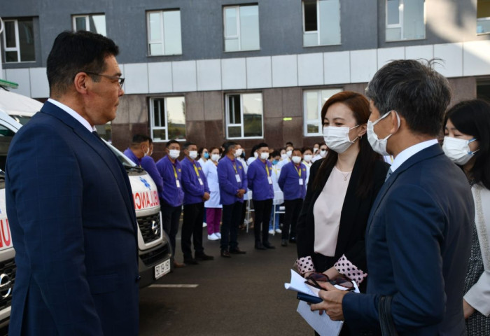 Япон Улсын Засгийн газраас “Эх, нярай эмэгтэйчүүдийн үндэсний төв II”-т түргэн тусламжийн найман автомашиныг хүлээлгэн өглөө