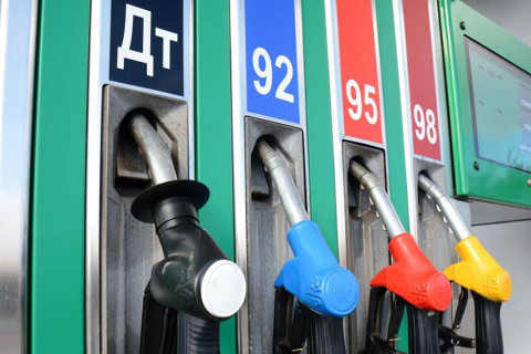 УУХҮЯ: Дизель түлш, АИ-95 автобензиний үнэ литр тутамд 300 төгрөгөөр буурлаа