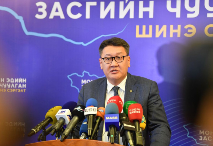 Б.Жавхлан: “Эрдэнэт үйлдвэр”-ийг 100 хувь Монгол Улсын өмч болгох ажил урагшилж байна