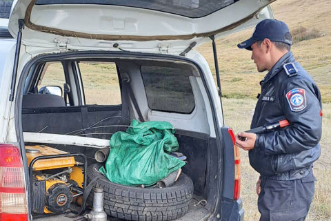 Хууль бусаар тарвага агнасан этгээдүүдийн буу болон тарвагыг хураажээ