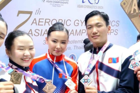 Гимнастикчид Ази тивээс хүрэл медаль хүртэв