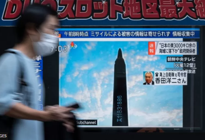Хойд Солонгос Японы дээгүүр пуужин харважээ