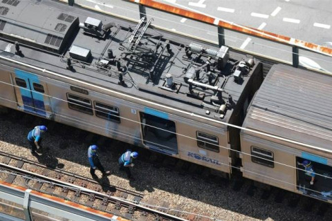 Сөүлд галт тэрэг замаасаа гарч, 30 зорчигч гэмтжээ