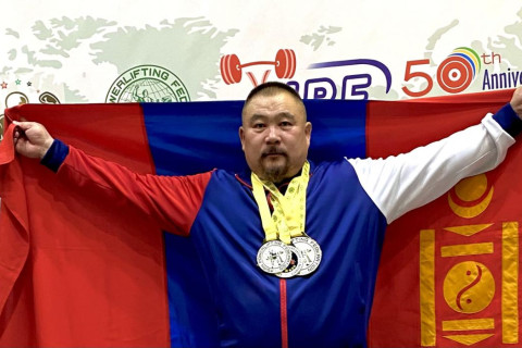 Ц.Баярхүү Ази тивийн аварга шалгаруулах тэмцээнээс 4 медаль хүртлээ
