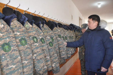 Монгол Улсын Ерөнхийлөгч У.Хүрэлсүх өмнөд хил дээр ажиллаж байна