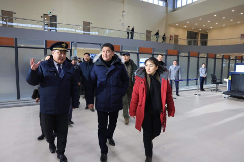 Монгол Улсын Ерөнхийлөгч У.Хүрэлсүх Замын-Үүд боомтын шинэ цогцолбор төвд ажиллалаа