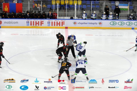 Монголын хоккейчид Узбекистаны шигшээ багтай таарч анхны хожигдлоо хүлээлээ