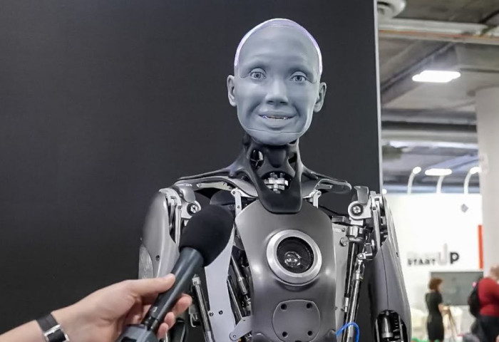 Дэлхийн хамгийн ухаалаг робот Амекатай хийсэн ярилцлага