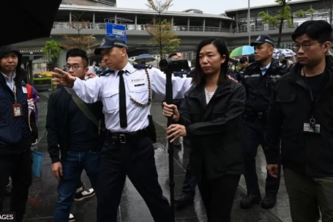 Хонгконгд цагдаа нарын хатуу хяналтан дор эсэргүүцлийн жагсаал боллоо