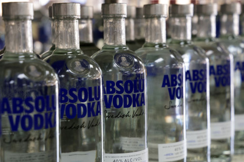 Absolut архийг Орос руу экспортлохоо зогсоолоо