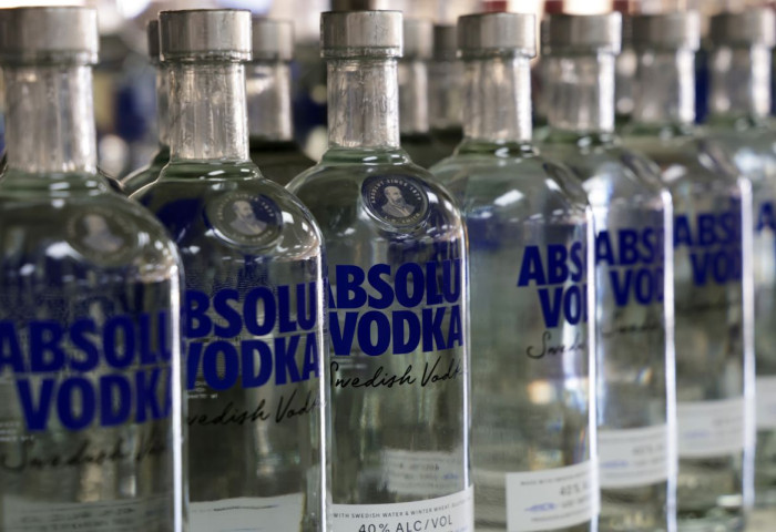 Absolut архийг Орос руу экспортлохоо зогсоолоо