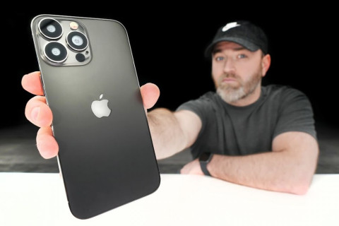 iPhone13 Pro шинэ матт хар өнгөтэй худалдаанд гарна