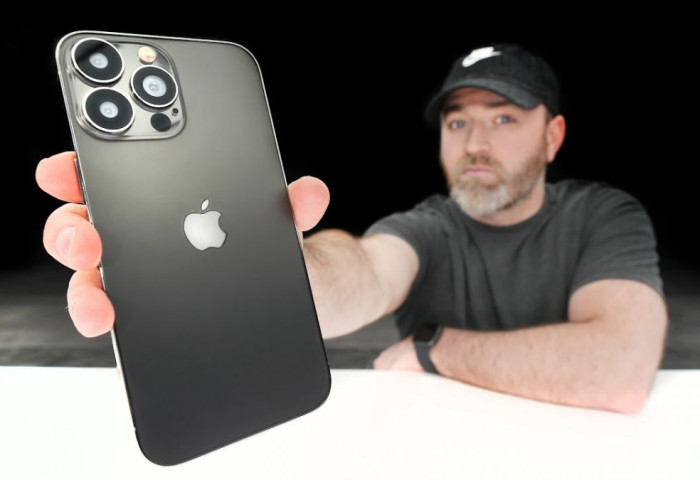 iPhone13 Pro шинэ матт хар өнгөтэй худалдаанд гарна