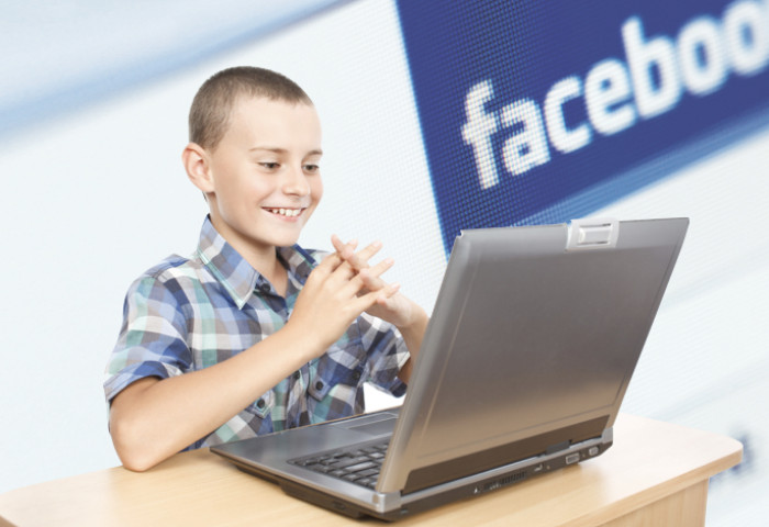 Фэйсбүүк компани хүүхдийн асуудлаар шүүмжлэлд өртөөд байна